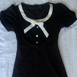 [SOLD!] Cute Preppy B/W mini dress!